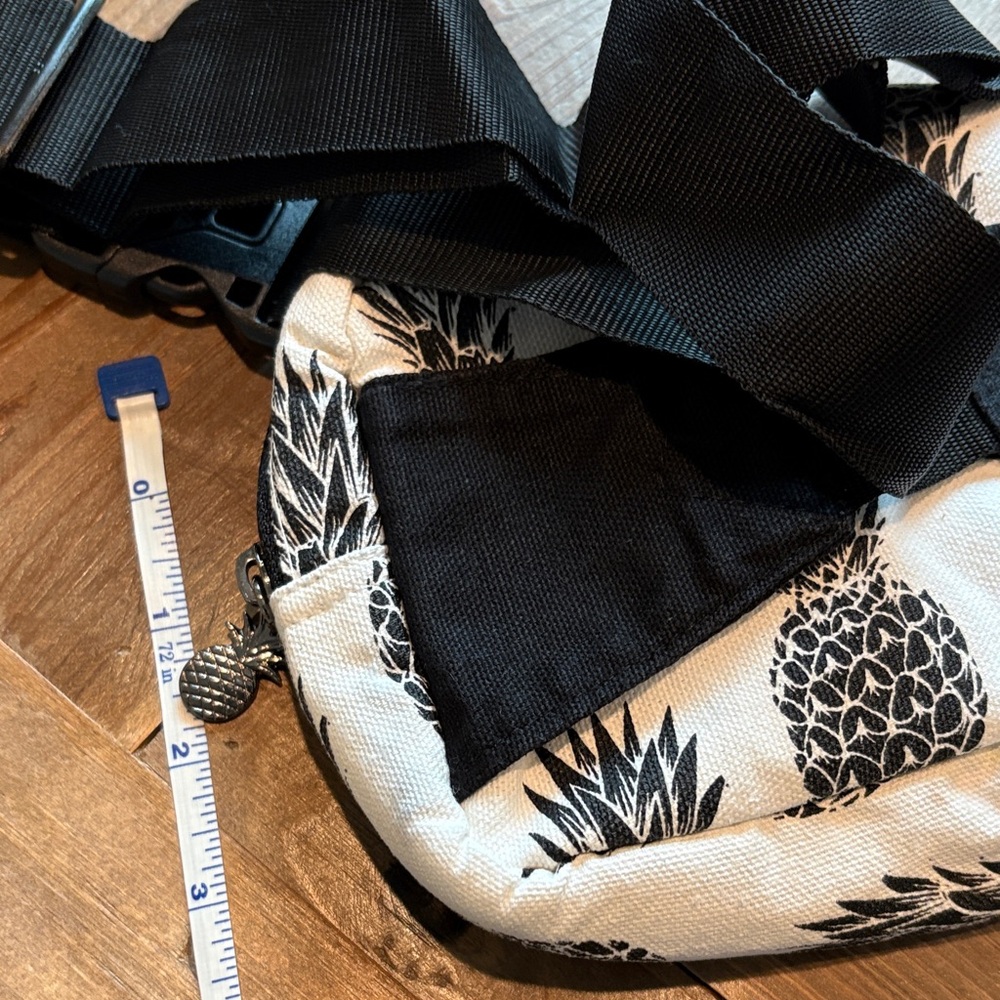 Black and Cream Pineapple Belt Bag - Picture 5 of 6